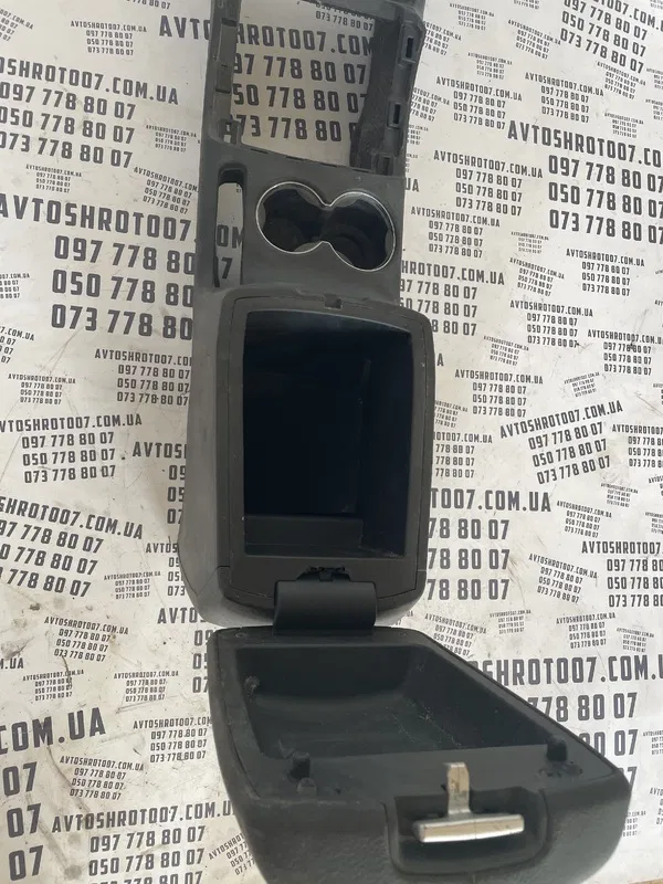 Консоль центральна Kia Sorento 2 (09-14) OEM VEMOTIO