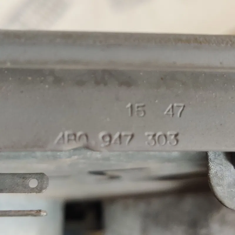 Плафон підсвітки Audi A6 C5 (97-05) передній OEM 4B0947303