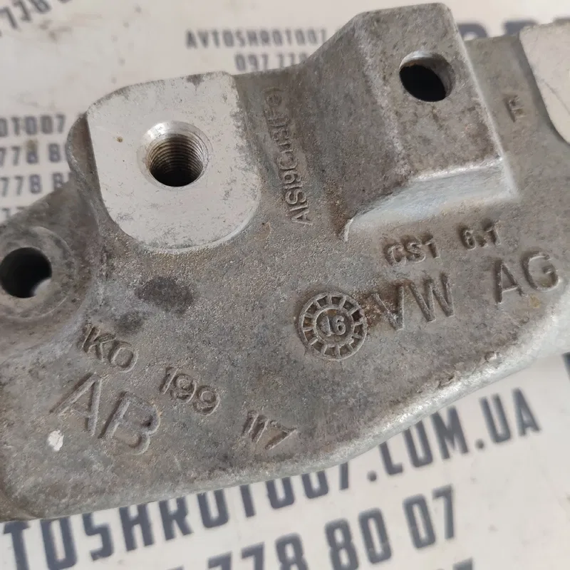 Кронштейн КПП VW Passat B8 USA 15-19 1.8 бенз OEM 1K0199117