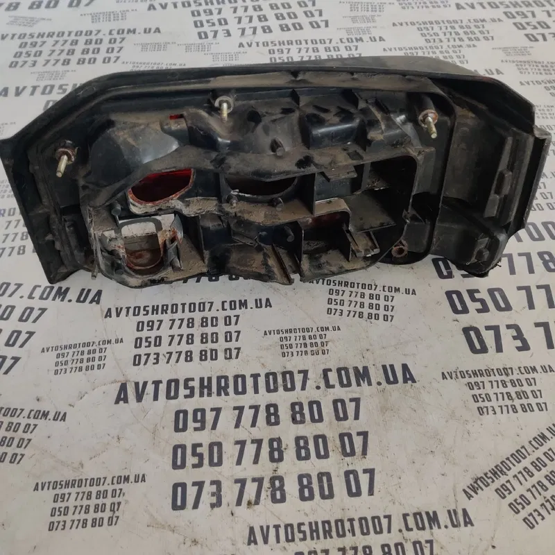 Ліхтар задній лівий Mazda 323 OEM 436870