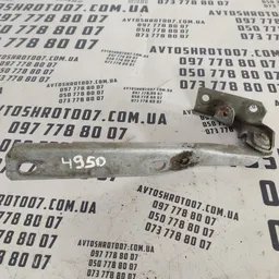 Петля капоту ліва Audi 100 C3 (82-91) 4A0823302B
