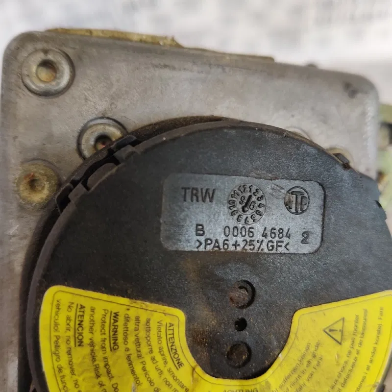 Ремінь безпеки Volkswagen Passat B5 задній правий OEM 64684
