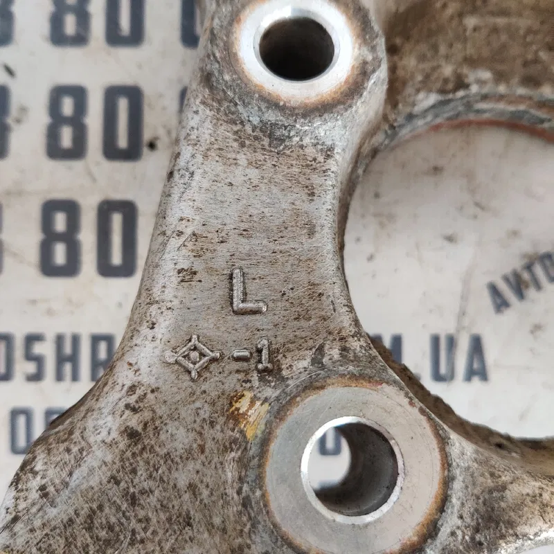 Поворотний кулак Lexus LS 430 (00-06) 4.3 передній лівий