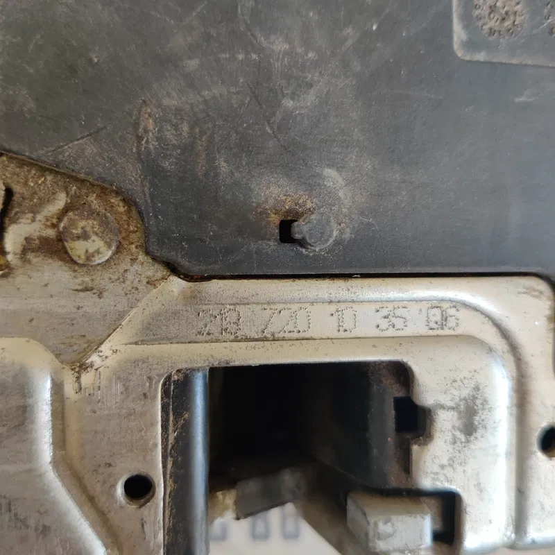 Замок дверей Mercedes CLS W219 04-10 перед OEM 219720103506