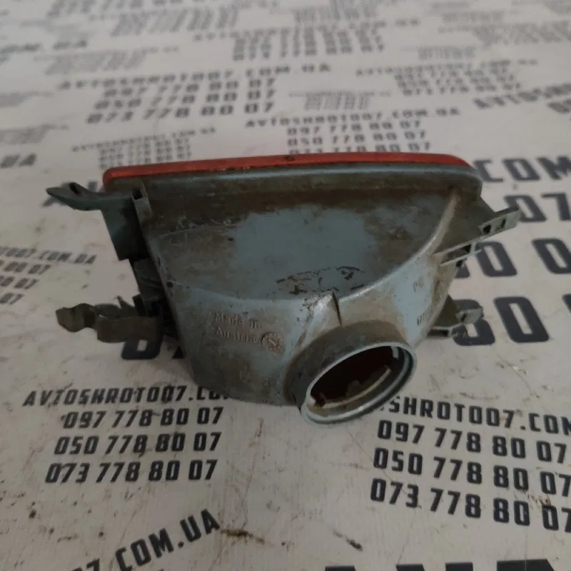 Ліхтар поворотника VW Golf 4 (97-06) правий OEM 1H0953156B