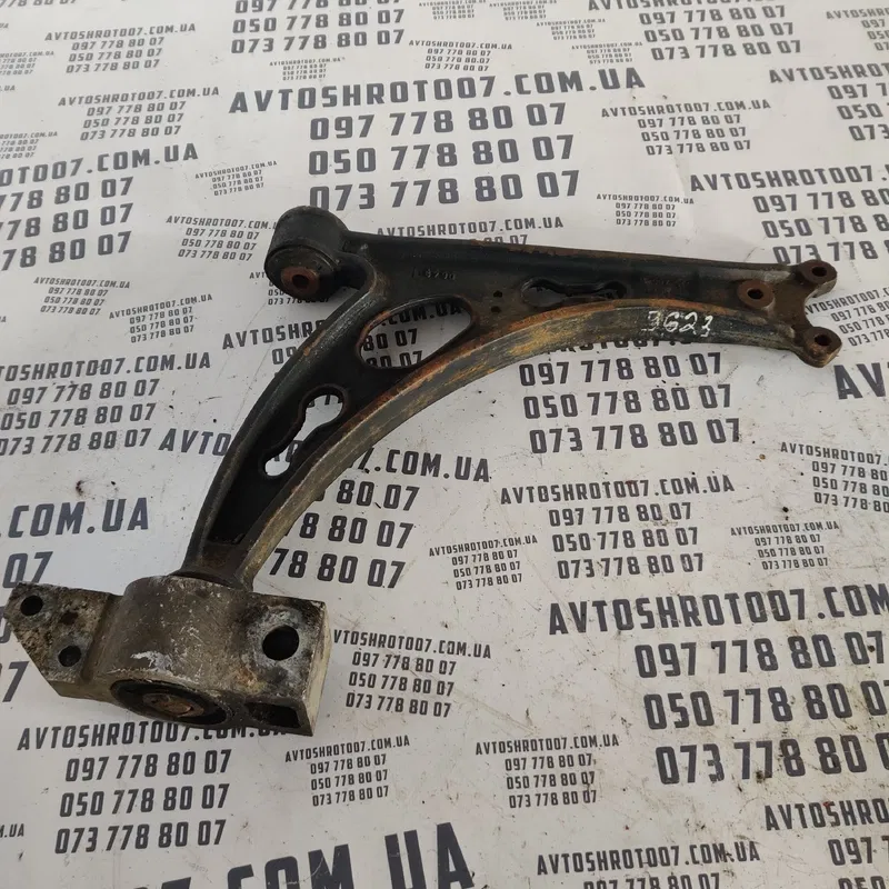 Ричаг VW Golf 4 (97-06) передній правий OEM 1k04071530