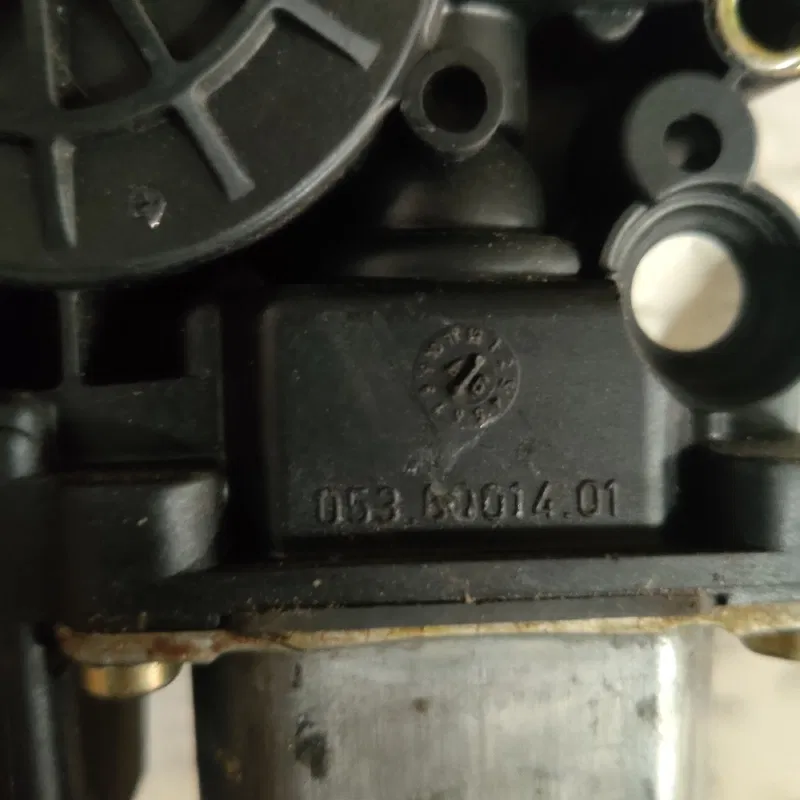 Мотор склопідіймача Audi A4 B5 94-01 передній OEM 536001401