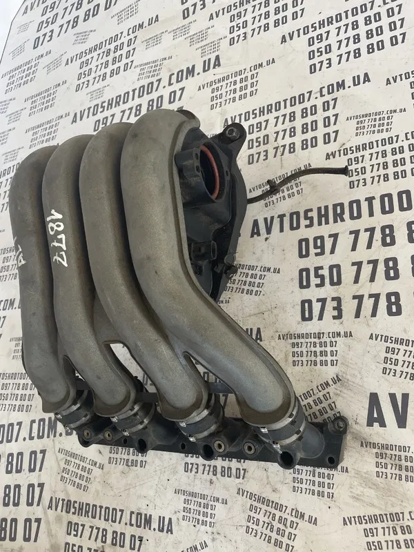 Впускний колектор Audi A4 B5 04-08 2.0 ALT OEM 06b133210aj