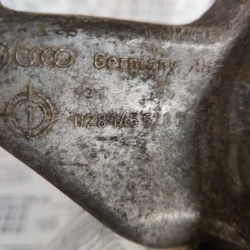Кронштейн ГПК Volkswagen Passat B3 (88-93) OEM 028145523b