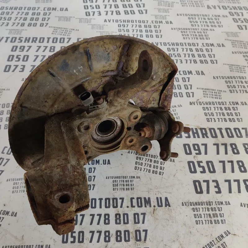 Цапфа Skoda Octavia A5 (04-13) 2.0 передня права 1K0407256AA