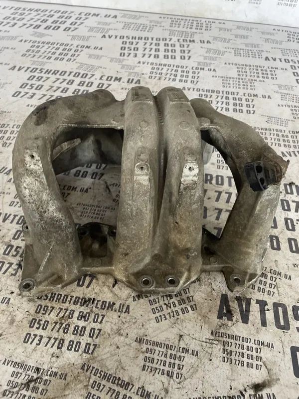 Впускний колектор Renault Scenic 1 99-03 1.6б OEM 7700885228