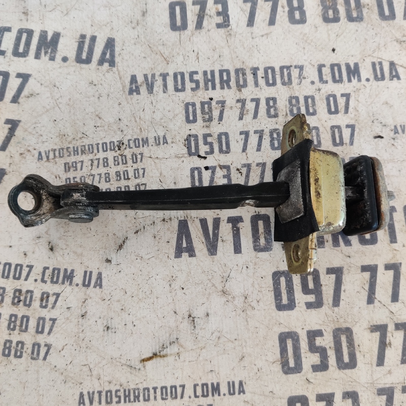 Обмежувач дверей Geely MK 06-16 1.5 бенз зад. пр. OEM 576052
