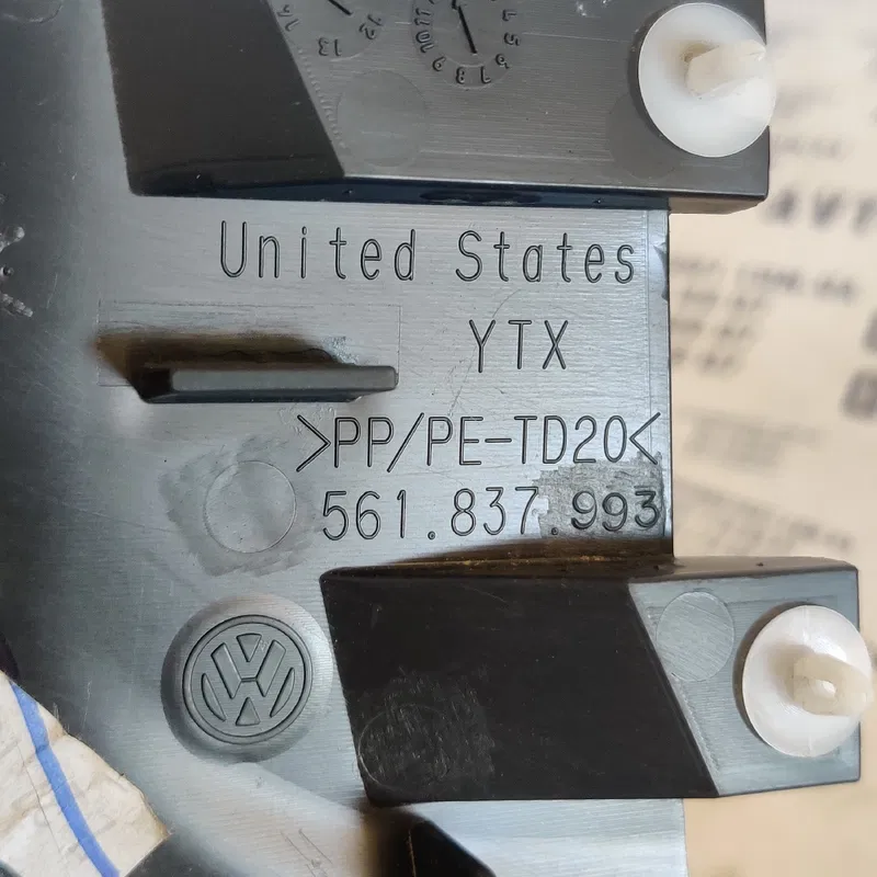 Накладка салону VW Passat B8 USA (11-19) пер. ліва 561837993