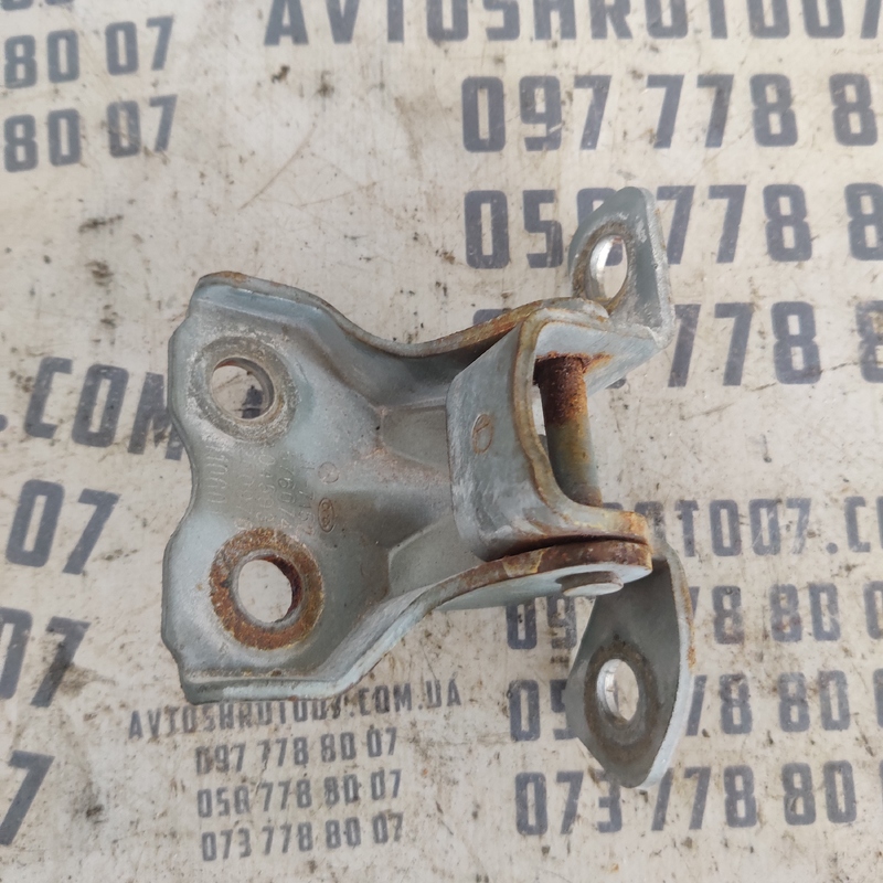 Дверна завіса Geely MK (06-14) 1.5 передня ліва OEM 110601