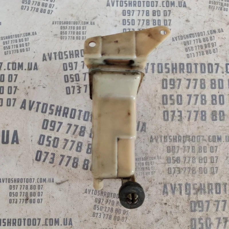 Бачок насосу ГУР Volkswagen Passat B5 (96-05) OEM 8D0422373C