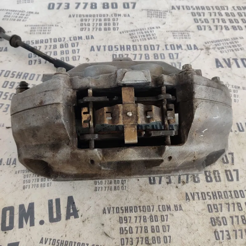 Супорт Mercedes W205 (14-21) бенз перед лів OEM A0114219798