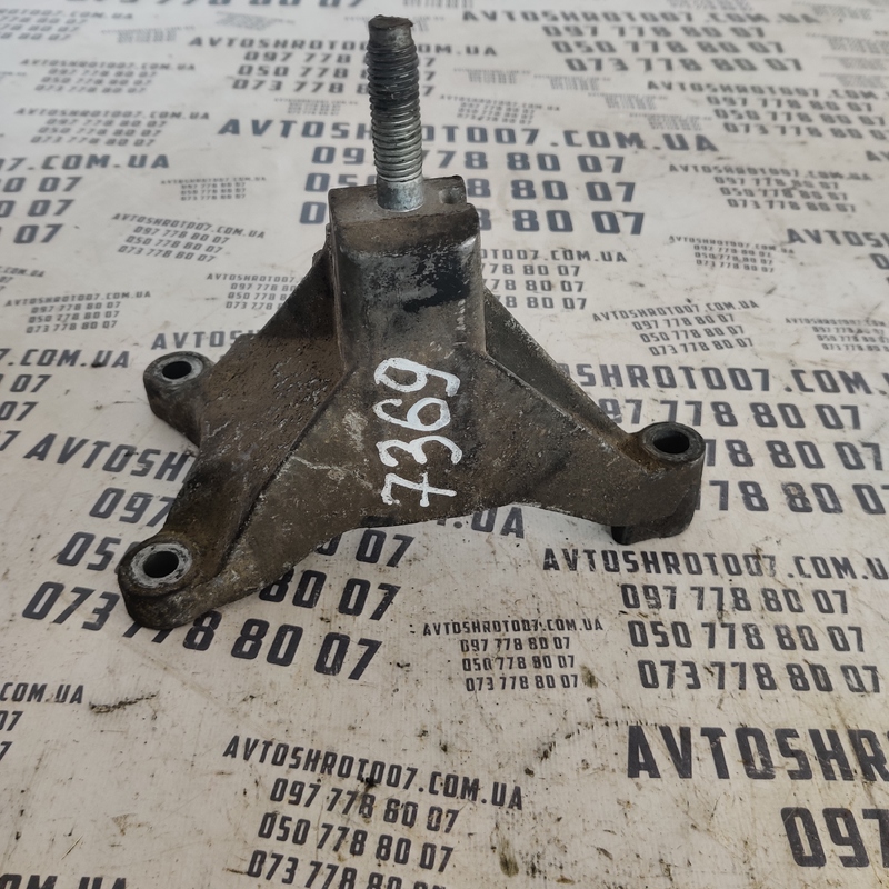 Кронштейн КПП Ford Focus MK2 (04-11) OEM 98ab7m125af