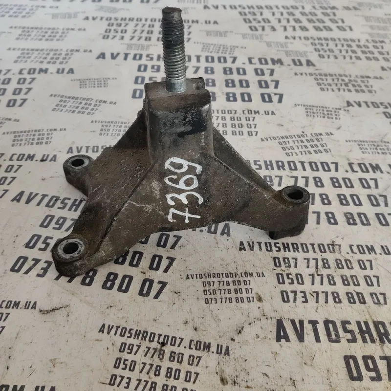 Кронштейн КПП Ford Focus MK2 (04-11) OEM 98ab7m125af
