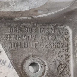 Кронштейн генератора Volkswagen Passat B5 OEM 06B903143N фото 5