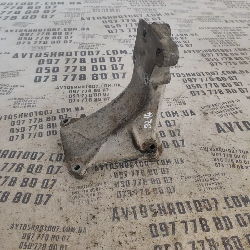 Кронштейн двигуна VW Passat B3 (88-93) правий OEM 357199354