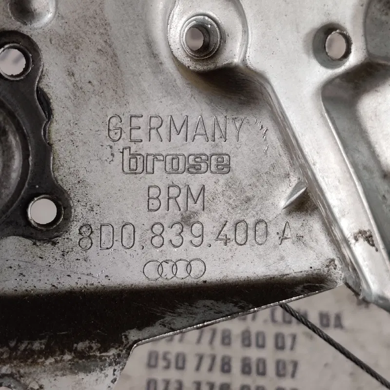 Склопідіймач Audi A4 B5 (94-01) задній правий OEM 8D0839400A