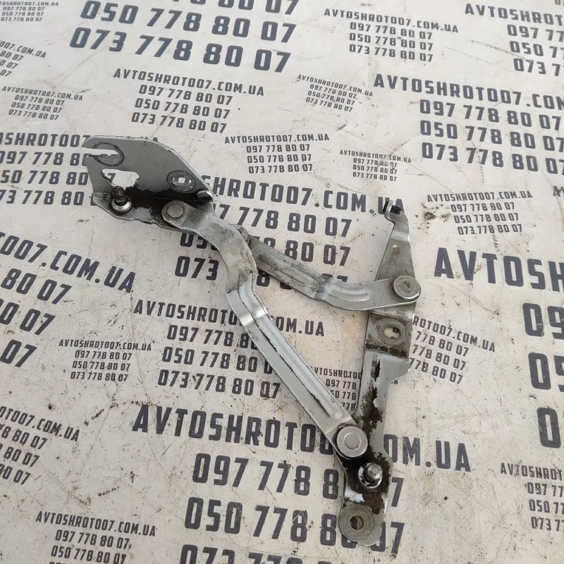 Петля капоту задня ліва VW Passat B5 (96-05) OEM 8d5827301c