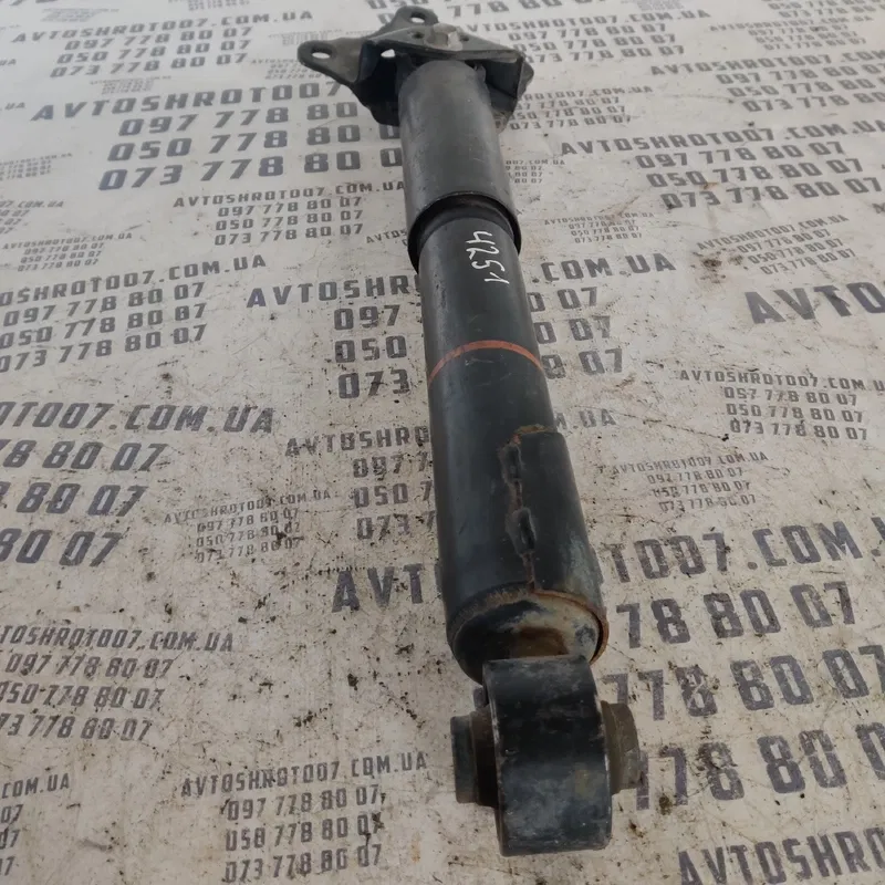 Амортизатор Lexus RX 350 (08-15) задній OEM 130923b