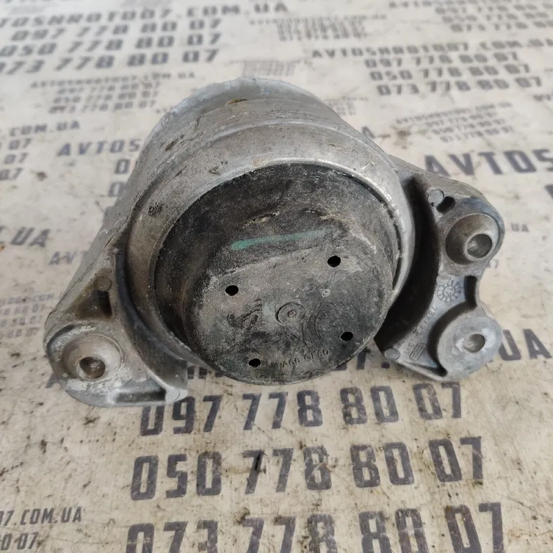 Подушка двигуна Mercedes W205 14-21 Бензин ліва OEM 78820131
