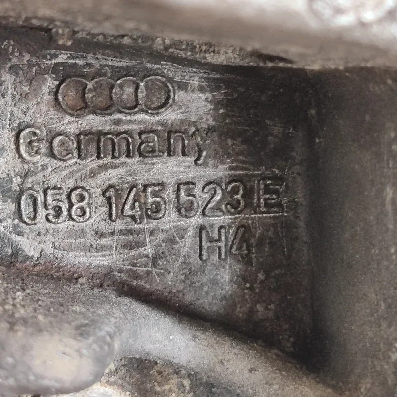 Кронштейн генератора VW Passat B5 (96-05) OEM 058145523e