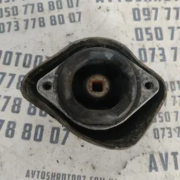Подушка МКПП Volkswagen Passat B5 (96-05) права 8D0399151J