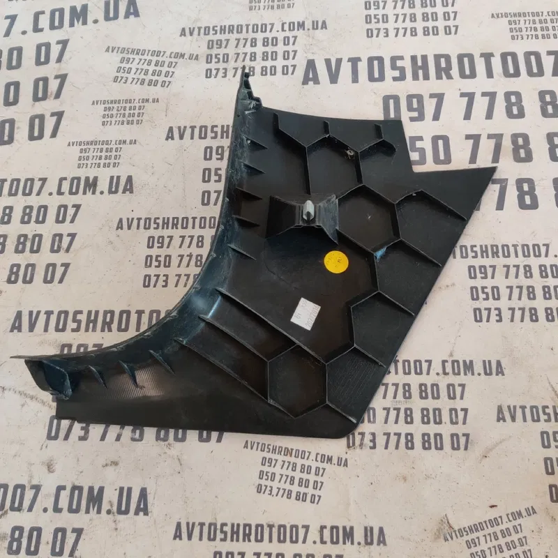 Накладка порога VW Passat B8 USA пр. пер. OEM 561863484