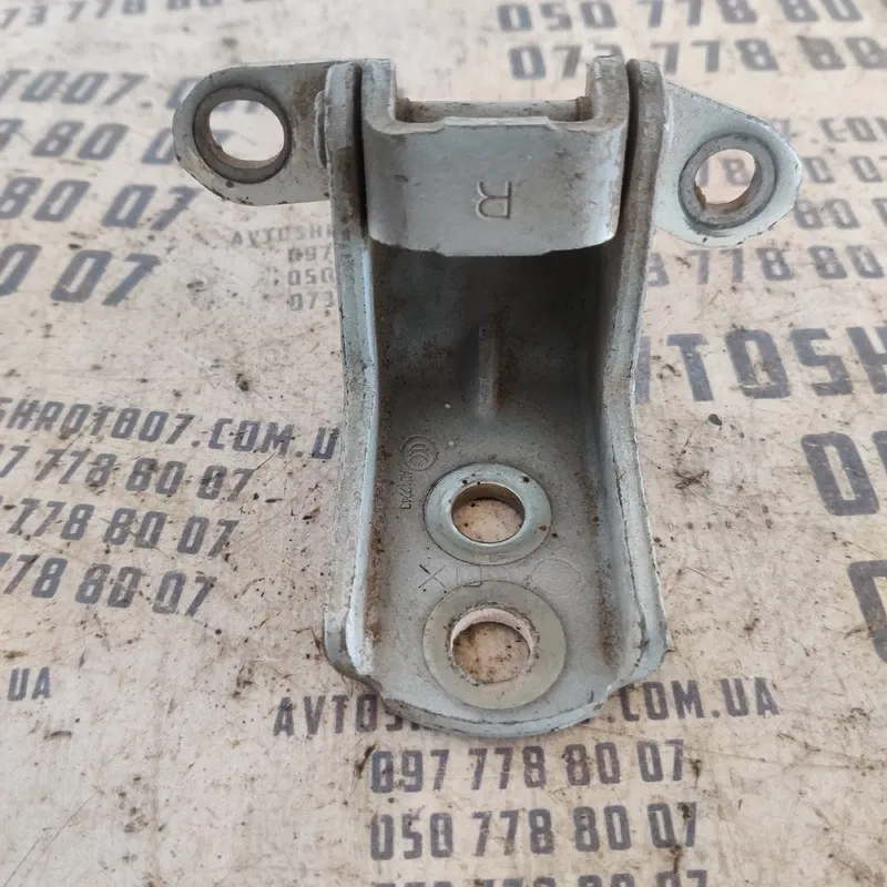 Завіса дверна Infiniti FX37 (08-13) пер.пр.верх. OEM a047747