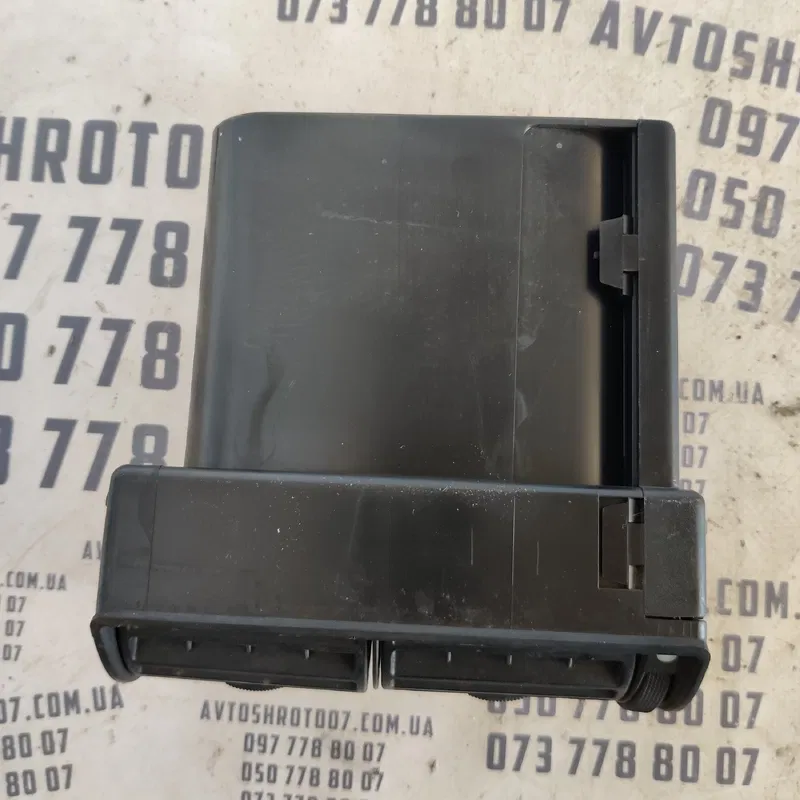 Дефлектор обдуву салону Audi A6 C4 (94-97) OEM 4a1820902
