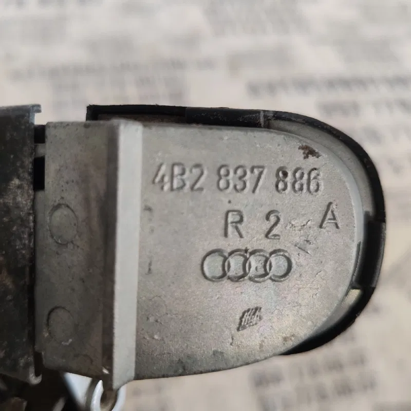 Ручка зовнішня Audi A6 C5 (97-05) перед. права OEM 4b2837886