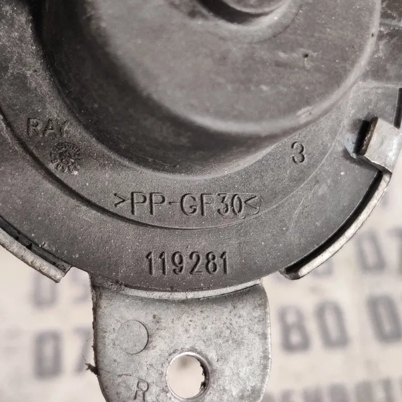 Склопідіймач Skoda Fabia 2 (07-14) задня права OEM 119281