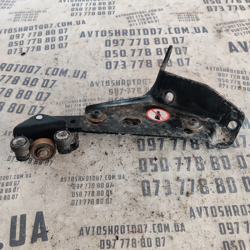 Ролик бокової двері Fiat Doblo OEM 068dt171