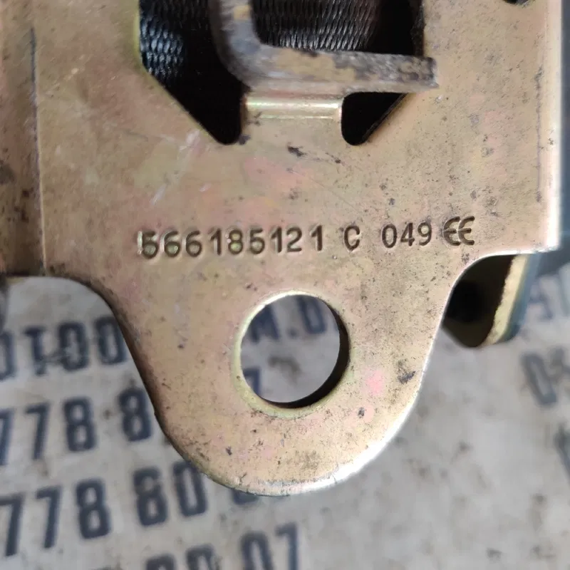 Ремінь безпеки Audi A6 C5 (97-05) перед. лів. OEM 4b0857705a