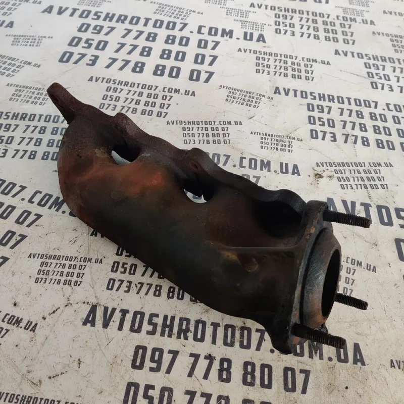 Колектор випускний Audi A6 C4 (94-97) правий OEM 78253034