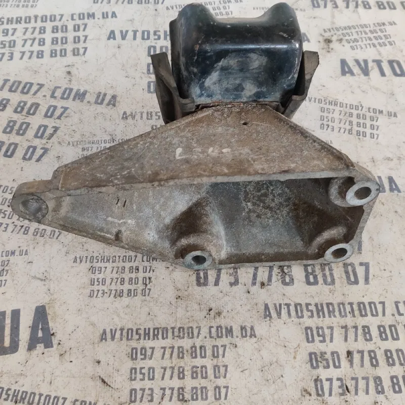 Кронштейн двигуна Lexus LS 430 (00-06) 4.3 1239150050