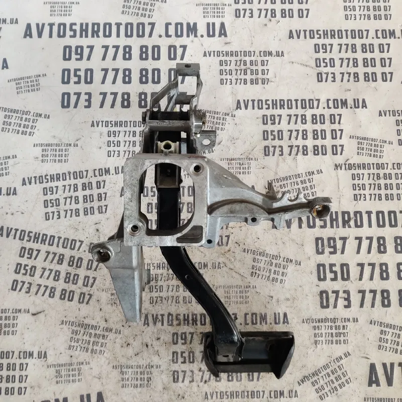 Педаль тормозу Volkswagen Passat B5 (96-05) OEM 8d1721117k