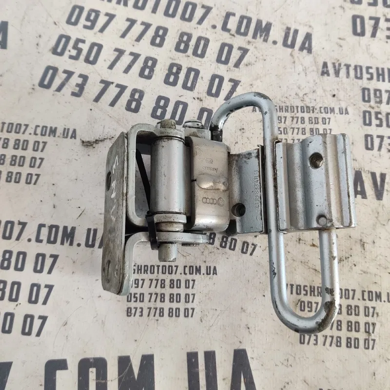 Дверна завіса задня ліва нижня Audi A6 C5 (97-04) 4B0833411B