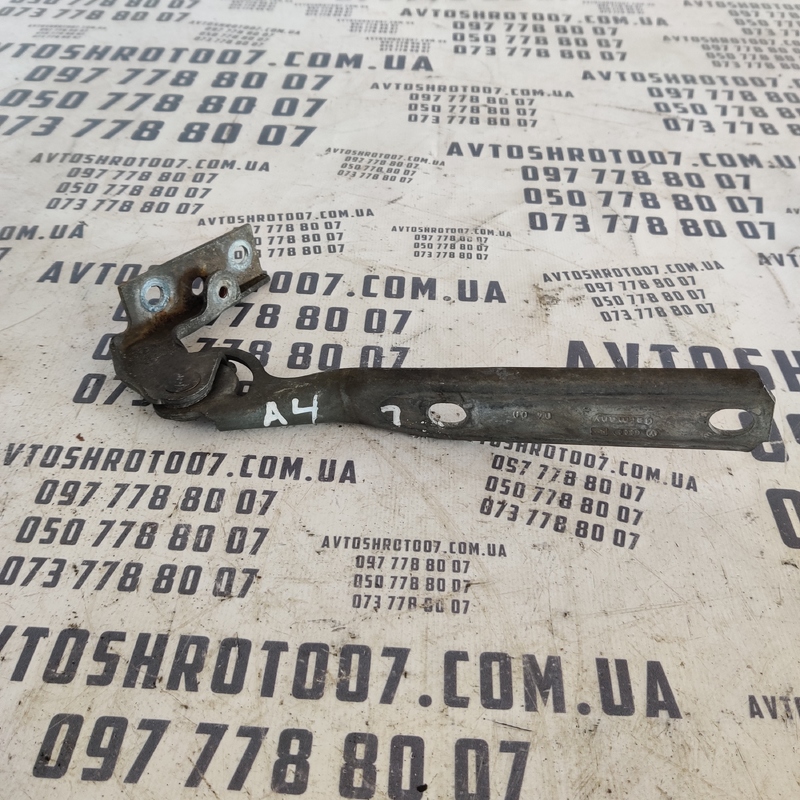 Петля капоту ліва Audi A4 B5 OEM 3B0823301