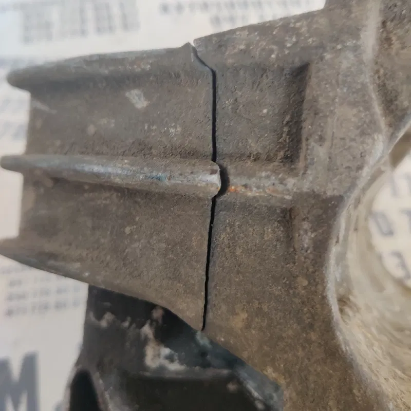 Кронштейн подушки двигуна Opel Vectra B (95-02) OEM 90496729