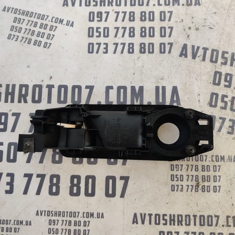 Ручка внутрішня VW Golf 4 (97-06) передня права 1J0837114