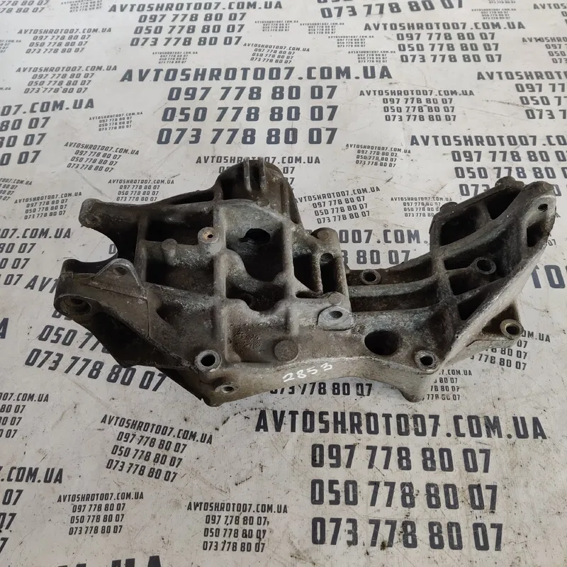 Кронштейн генератора VW Passat B5 (96-05) OEM 058145523d