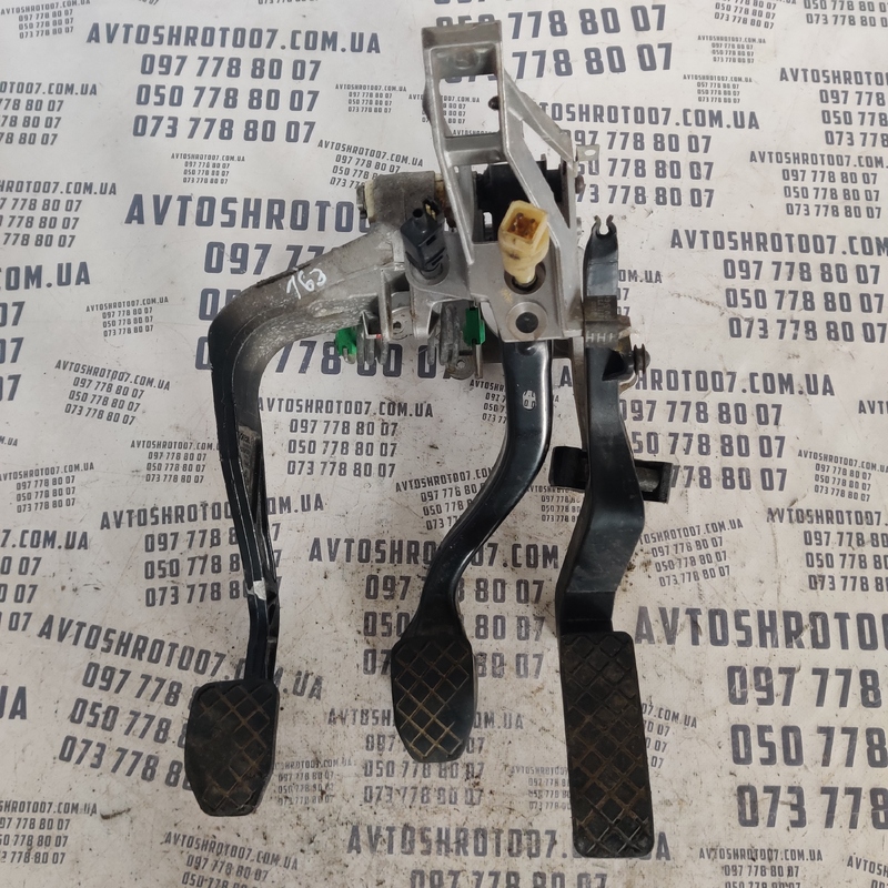 Блок педалей Audi A6 C5 (97-05) OEM 8d1721117d