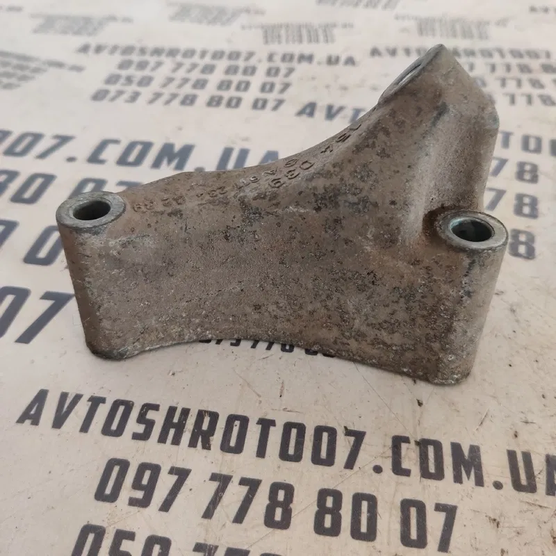 Кронштейн компресора MB S-Class W220 (98-05) OEM a6112340239