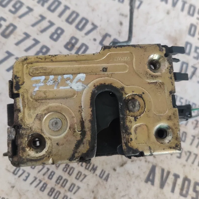 Замок дверей Renault Scenic 1 96-03 перед. прав. OEM 230697a