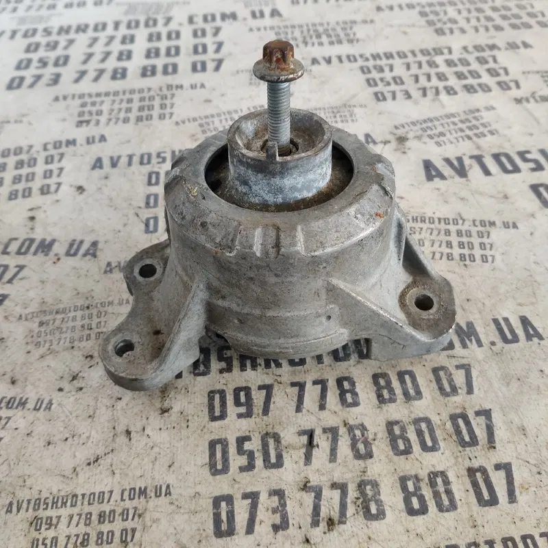 Подушка двигуна Mercedes W205 14-21 Бензин ліва OEM 78820131