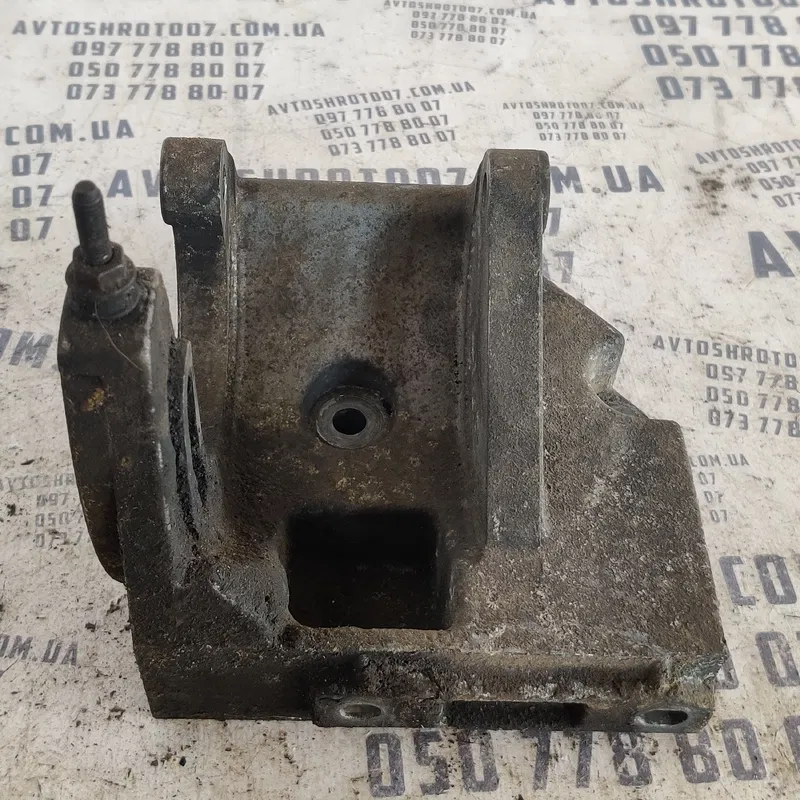 Кронштейн двигуна Renault Scenic 1 (96-03) OEM 7700271173